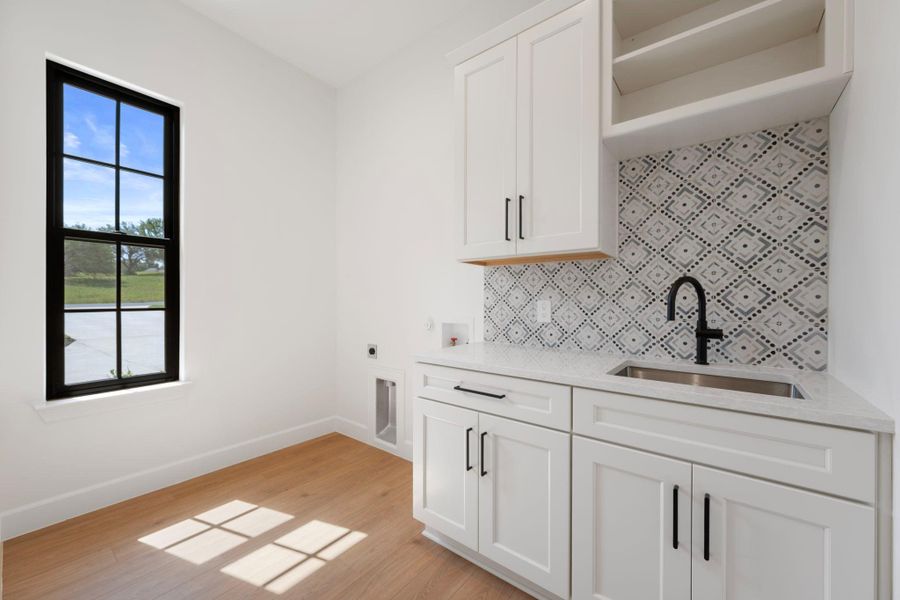 Furnished interior view inside a new home in , Horseshoe Bay (Image 10).