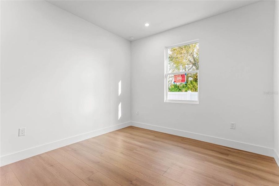 Spacious, unfurnished interior of a new home in , Tampa (Image 23).