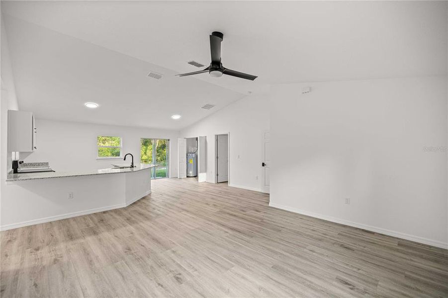 Spacious, unfurnished interior of a new home in , Dunnellon (Image 14).