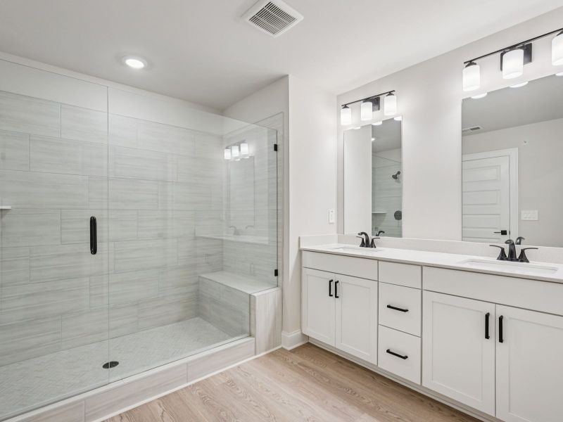 The Leighton floorplan with the Modern Glam Linen interior package.