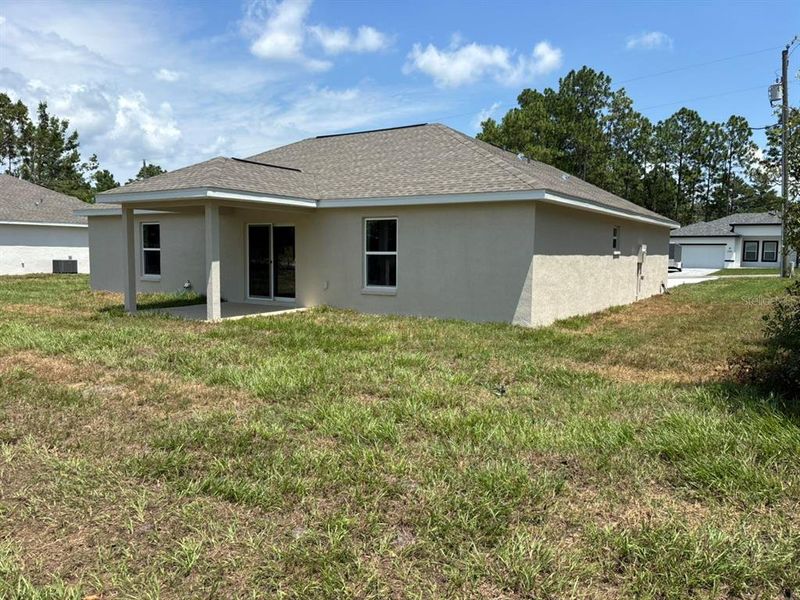Exterior details and patio area of a home in , Dunnellon (Image 3).