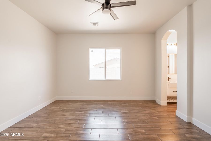 Master Bedroom (1) Master Bedroom (1)