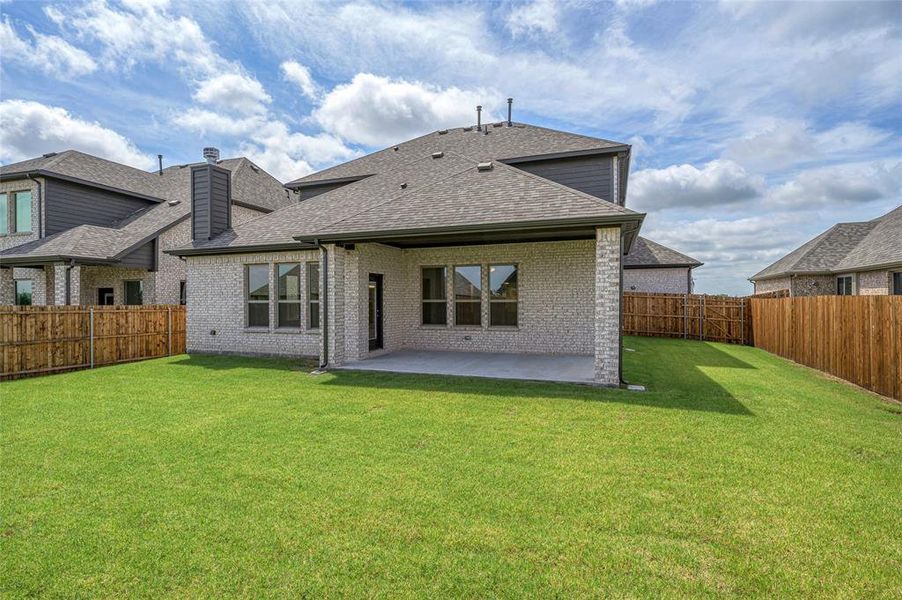Exterior details and patio area of a home in Stone River Glen, Royse City (Image 24).
