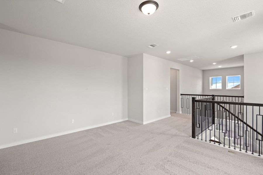 Spacious, unfurnished interior of a new home in Wolf Ranch, Georgetown (Image 39).