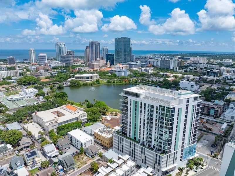 Condo located in St. Petersburg, FL showcasing its design and architecture (Image 3).