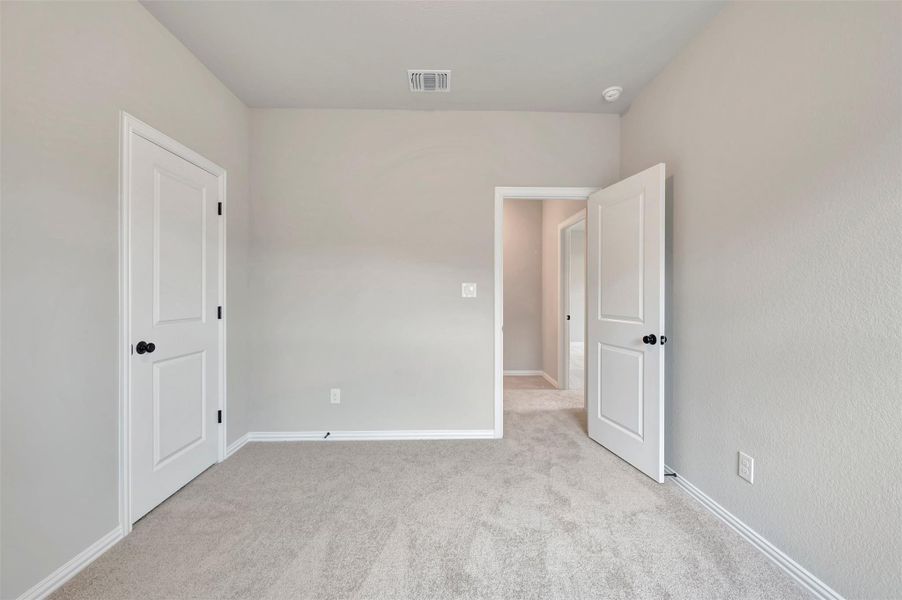 Spacious, unfurnished interior of a new home in Heritage, Dripping Springs (Image 18).