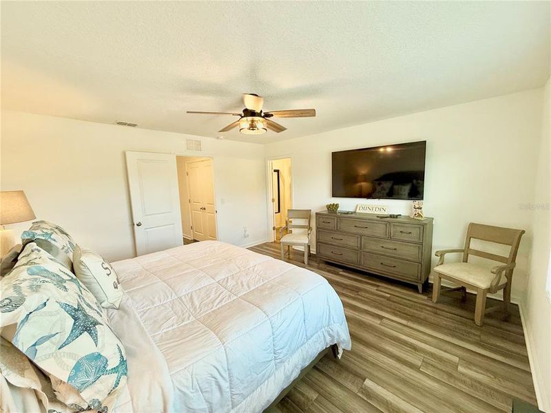 Furnished interior view inside a new home in , Gibsonton (Image 9).