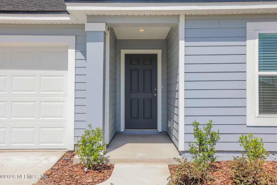Exterior details and patio area of a home in Diamond Springs, Jacksonville (Image 4).