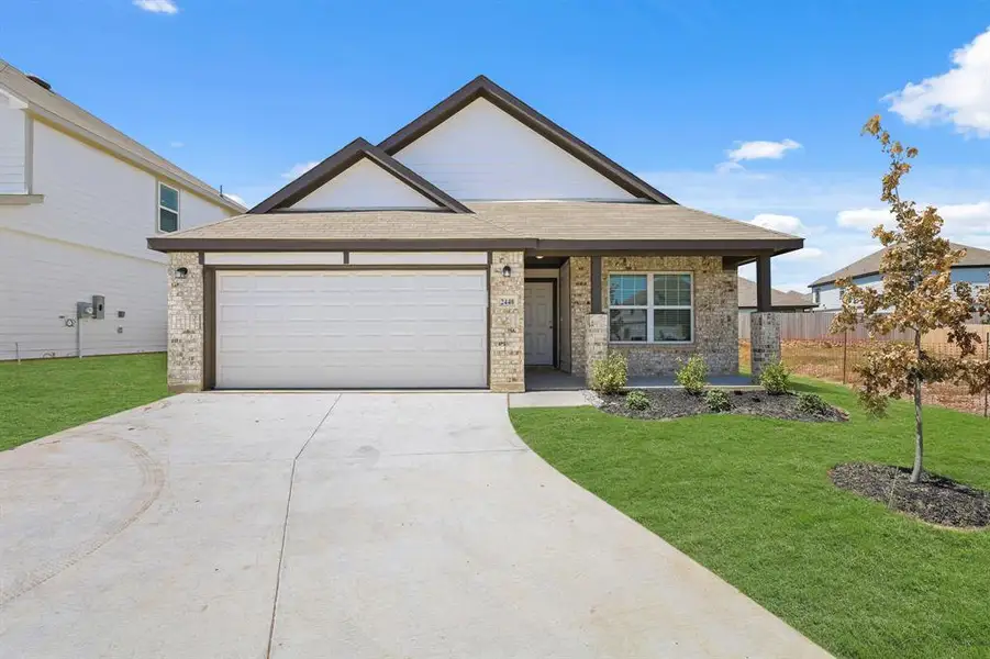 Front exterior of a new home in Sycamore Landing, Fort Worth, TX, highlighting curb appeal (Image 2).
