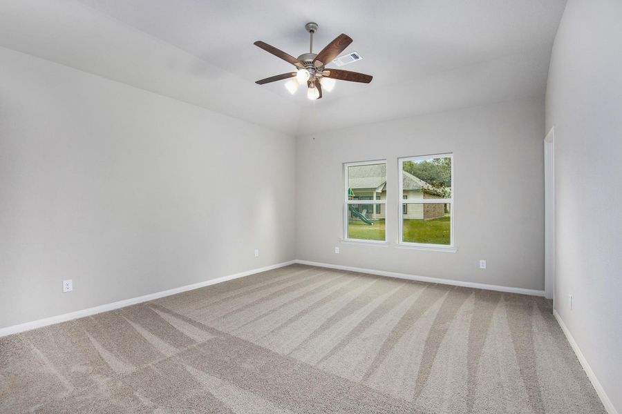 Spacious, unfurnished interior of a new home in , Bay City (Image 31).