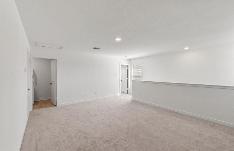 Spacious, unfurnished interior of a new home in Sonterra, Jarrell (Image 25).