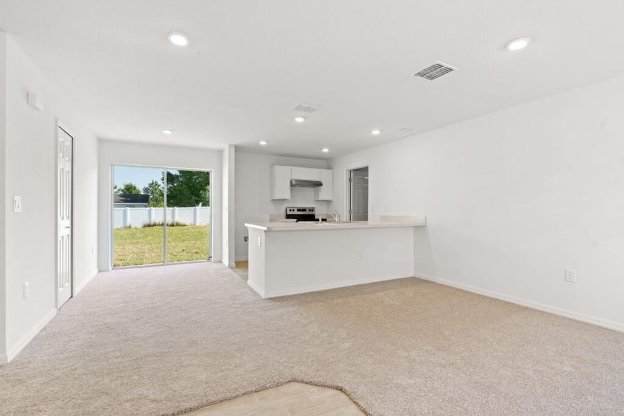 Spacious, unfurnished interior of a new home in Lehigh Acres, Lehigh Acres (Image 6).