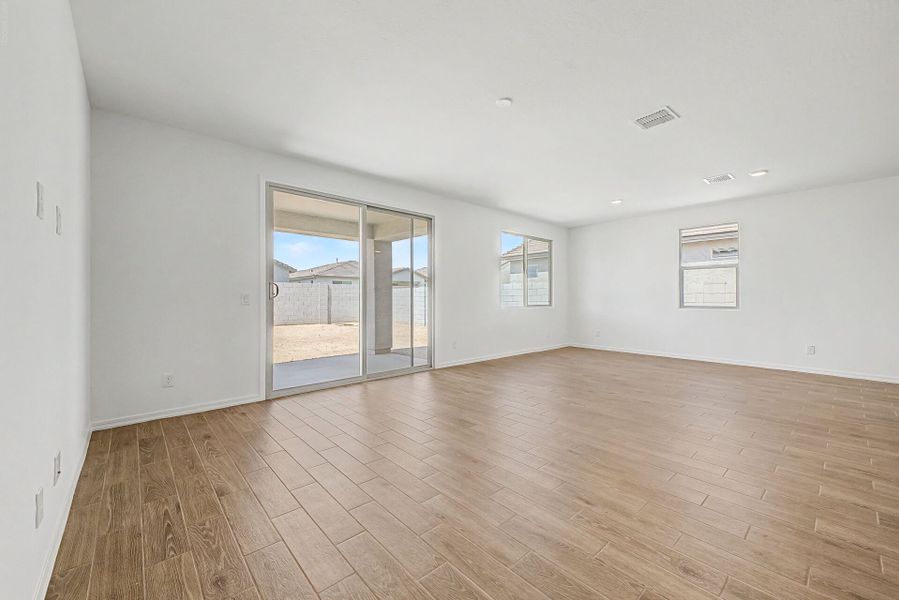 Spacious, unfurnished interior of a new home in Landmarke, San Tan Valley (Image 6). Spacious, unfurnished interior of a new home in Landmarke, San Tan Valley (Image 6).