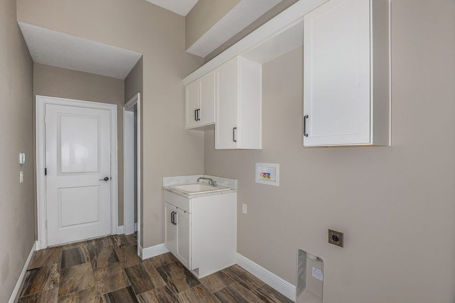 Representative furnished interior of a home built from the Carrington II by Mobley Homes in Sunset Estates, Lutz (Image 6).
