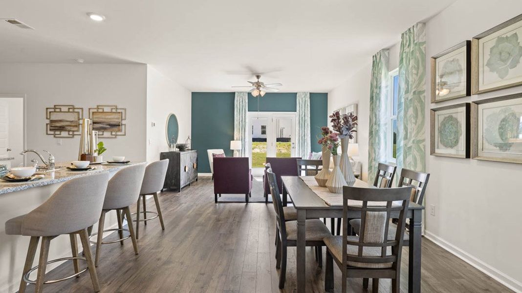 Representative furnished interior of a home built from the Robie by D.R. Horton in Kingston Ranch at Lake Oconee, Buckhead (Image 16).