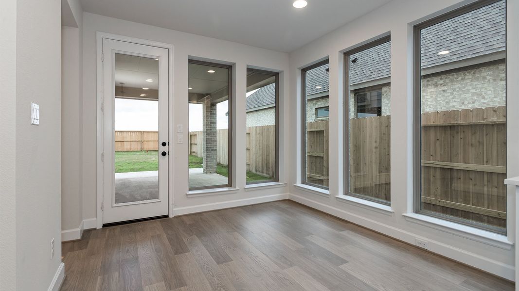 Spacious, unfurnished interior of a new home in Lakes of Cane Island, Katy (Image 18).