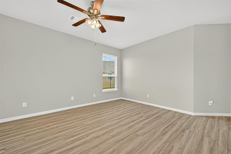 Spacious, unfurnished interior of a new home in Sunterra, Katy (Image 19).