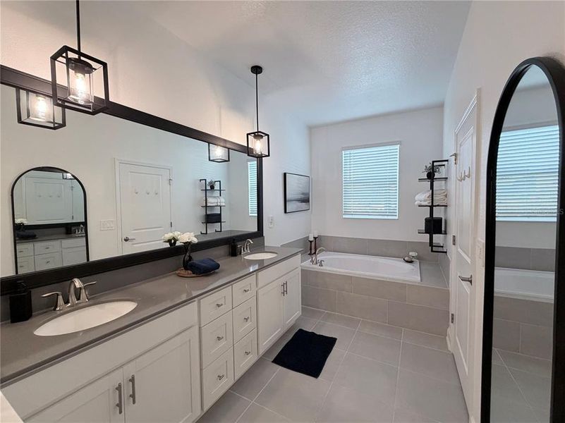 Furnished interior view inside a new home in , Orlando (Image 19).