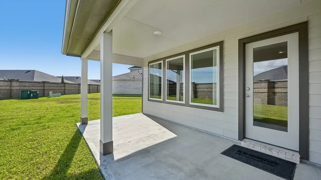 Exterior details and patio area of a home in Evergreen, Rosenberg (Image 3).