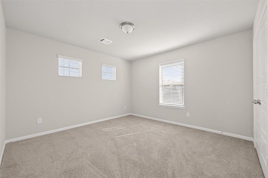 Spacious, unfurnished interior of a new home in Woodland Lakes, Huffman (Image 37).