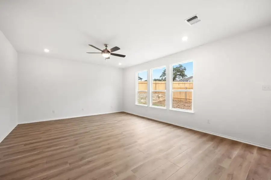 Spacious, unfurnished interior of a new home in River Bluff, Leander (Image 14).