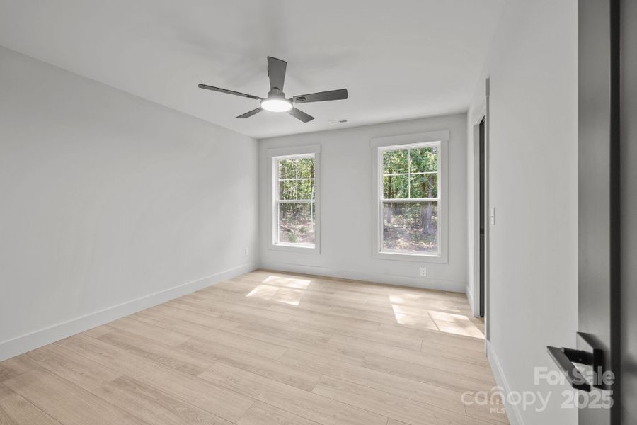 Spacious, unfurnished interior of a new home in , Richfield (Image 19).