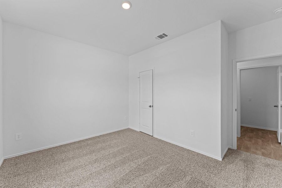 Spacious, unfurnished interior of a new home in Durango, Mustang Ridge (Image 27).