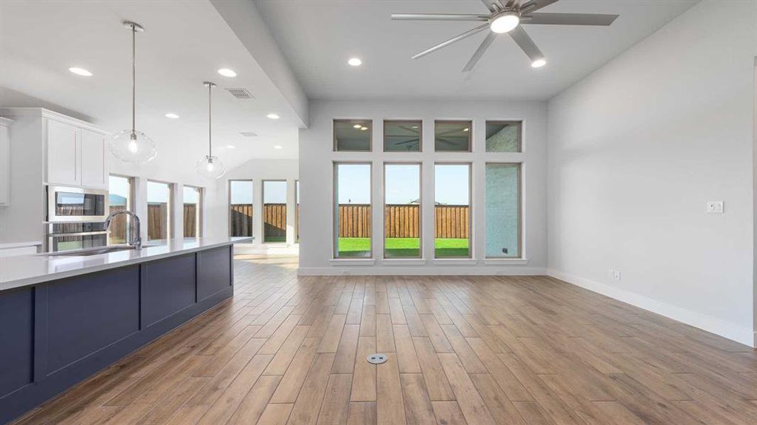 Spacious, unfurnished interior of a new home in Myrtle Creek 60', Waxahachie (Image 16). Spacious, unfurnished interior of a new home in Myrtle Creek 60', Waxahachie (Image 16).