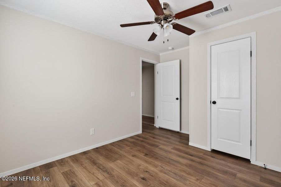 Spacious, unfurnished interior of a new home in , Middleburg (Image 26).