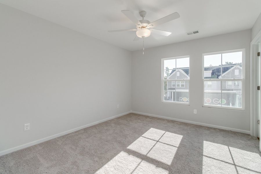 Spacious, unfurnished interior of a new home in Astoria, Columbia (Image 22).