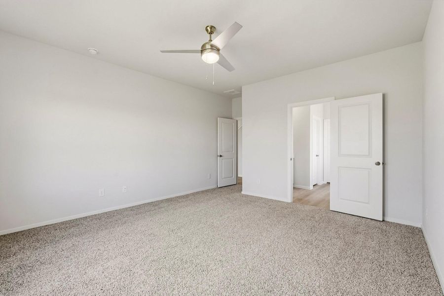Spacious, unfurnished interior of a new home in Sunterra Lakes, Brookshire (Image 15).