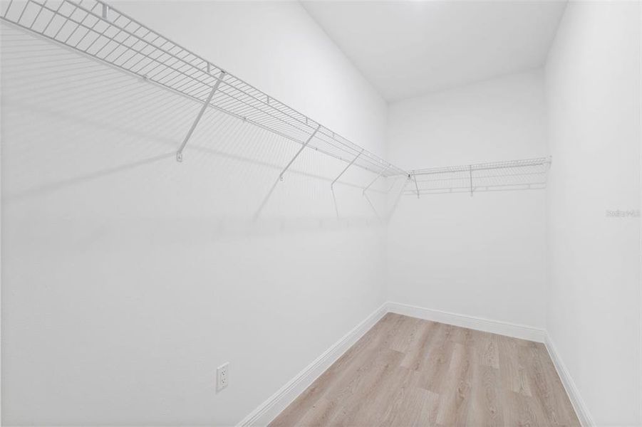 Spacious, unfurnished interior of a new home in , Ocala (Image 14).