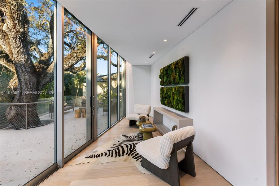 Exterior details and patio area of a home in , Miami (Image 31).