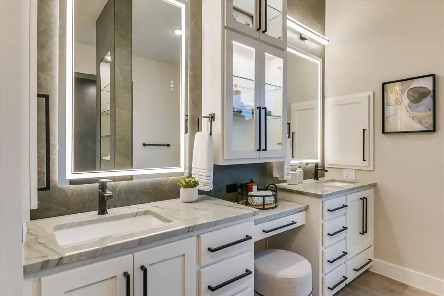 Bathroom with two vanities Bathroom with two vanities