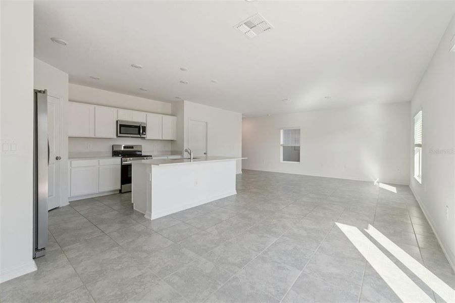 Spacious, unfurnished interior of a new home in Peace Creek Reserve: Legacy Collection, Winter Haven (Image 13). Spacious, unfurnished interior of a new home in Peace Creek Reserve: Legacy Collection, Winter Haven (Image 13).