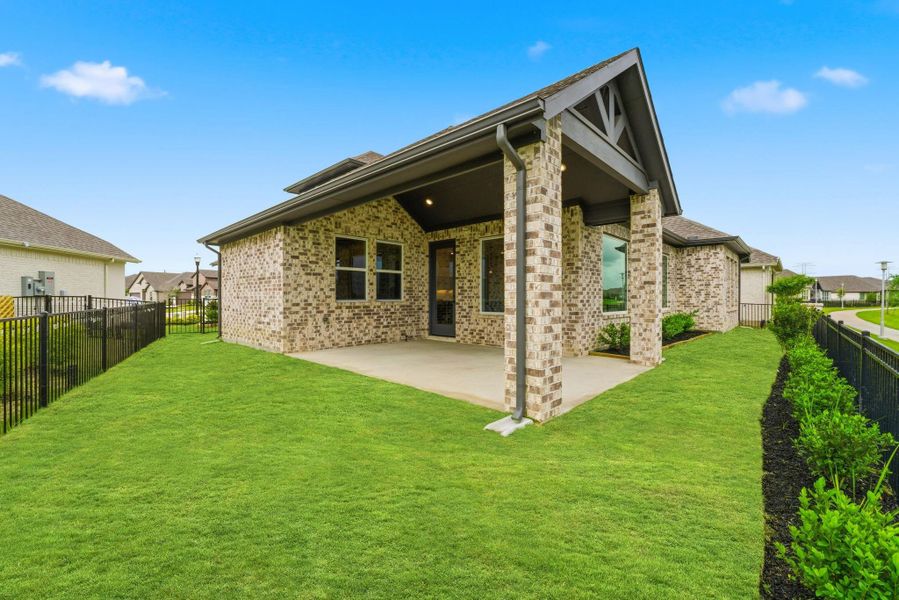 Exterior details and patio area of a home in Towne Lake, Cypress (Image 22).