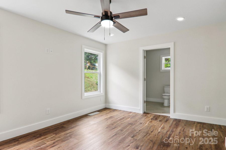 Spacious, unfurnished interior of a new home in , Waynesville (Image 34).