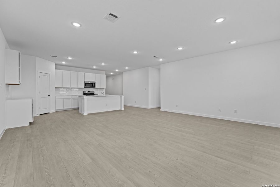 Spacious, unfurnished interior of a new home in Grace Valley, Marion (Image 10).