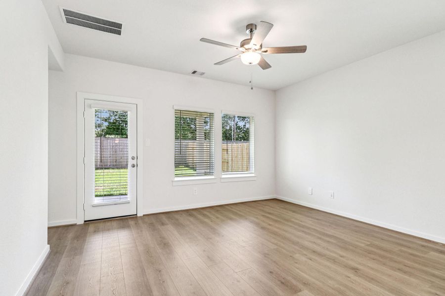 Photo is not of the actual home, but is an inspirational photo of builder’s model home and may depict options, furnishings, and/or decorator features that are not included Photo is not of the actual home, but is an inspirational photo of builder’s model home and may depict options, furnishings, and/or decorator features that are not included