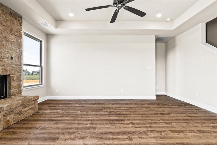 Spacious, unfurnished interior of a new home in Honeysuckle Ranch, Springtown (Image 23).