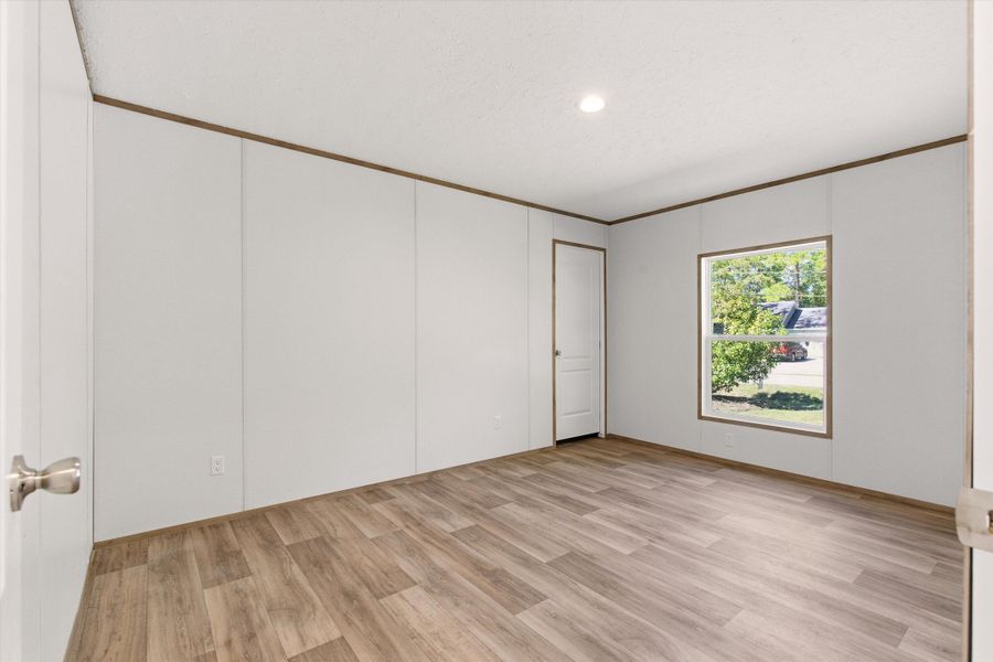 Spacious, unfurnished interior of a new home in , Goose Creek (Image 19).