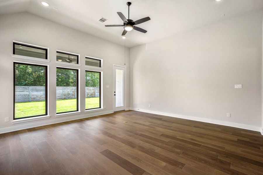 Spacious, unfurnished interior of a new home in ARTAVIA, Conroe (Image 33).