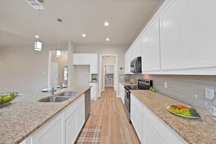 Light and bright - great space for entertaining Light and bright - great space for entertaining