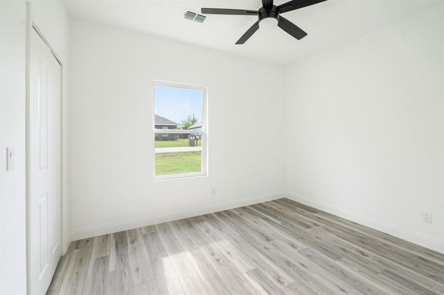 Spacious, unfurnished interior of a new home in , Gun Barrel City (Image 18).