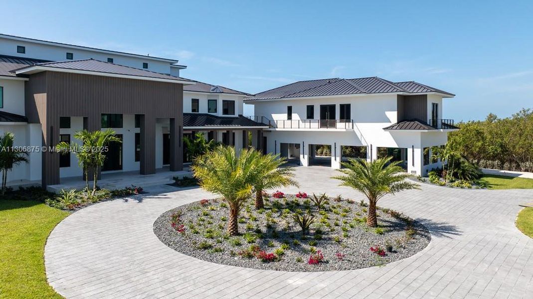 Private Gated Entry With Circular Driveway Private Gated Entry With Circular Driveway