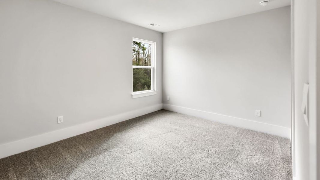 Spacious, unfurnished interior of a new home in Vineyard Trail, Jacksonville (Image 34).