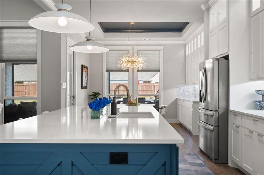 Kitchen with large island- so much work space!