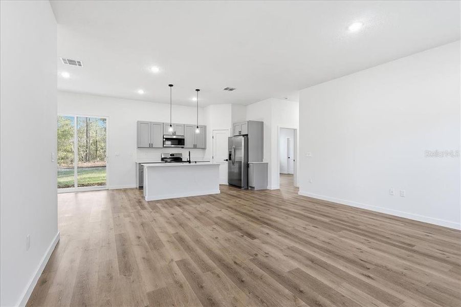 Spacious, unfurnished interior of a new home in , Citrus Springs (Image 13).