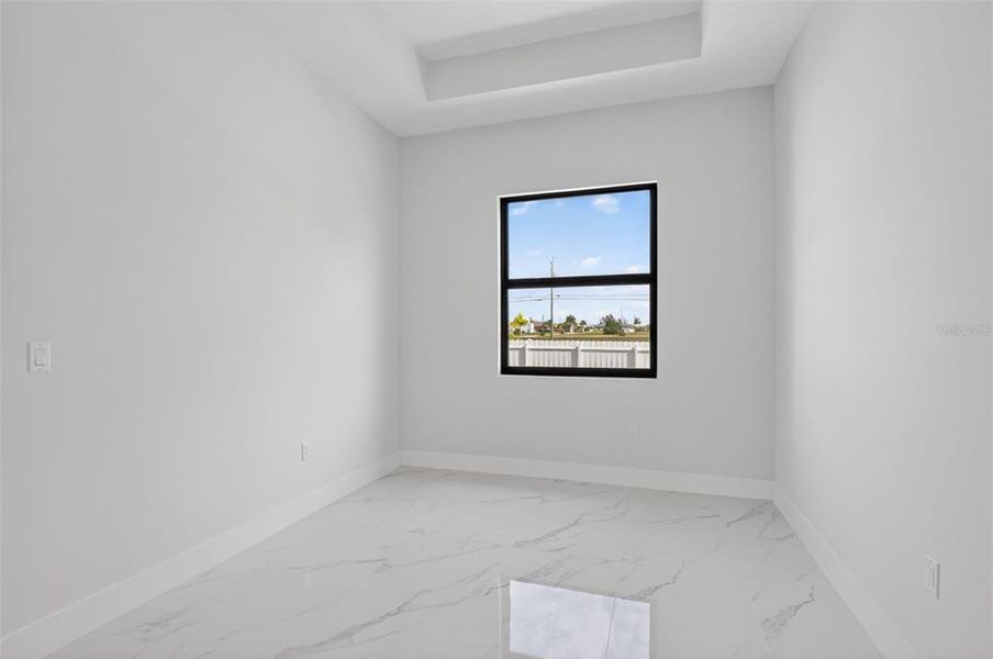 Spacious, unfurnished interior of a new home in , Cape Coral (Image 40).
