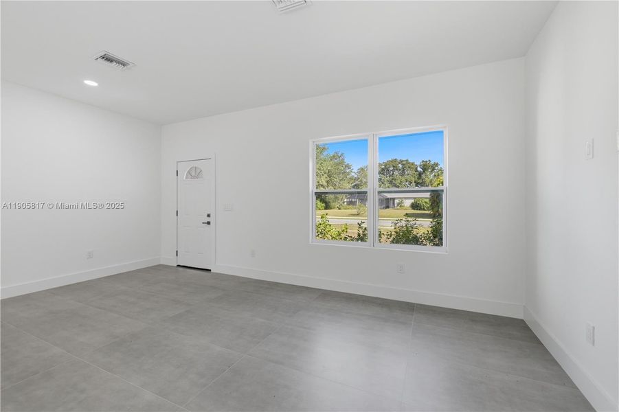 Spacious, unfurnished interior of a new home in , Port Charlotte (Image 18).